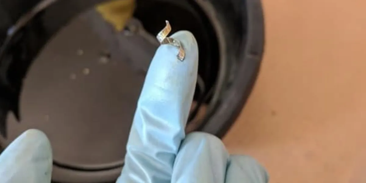 WHAT LEADS TO METAL SHAVINGS APPEARING IN ENGINE OIL?